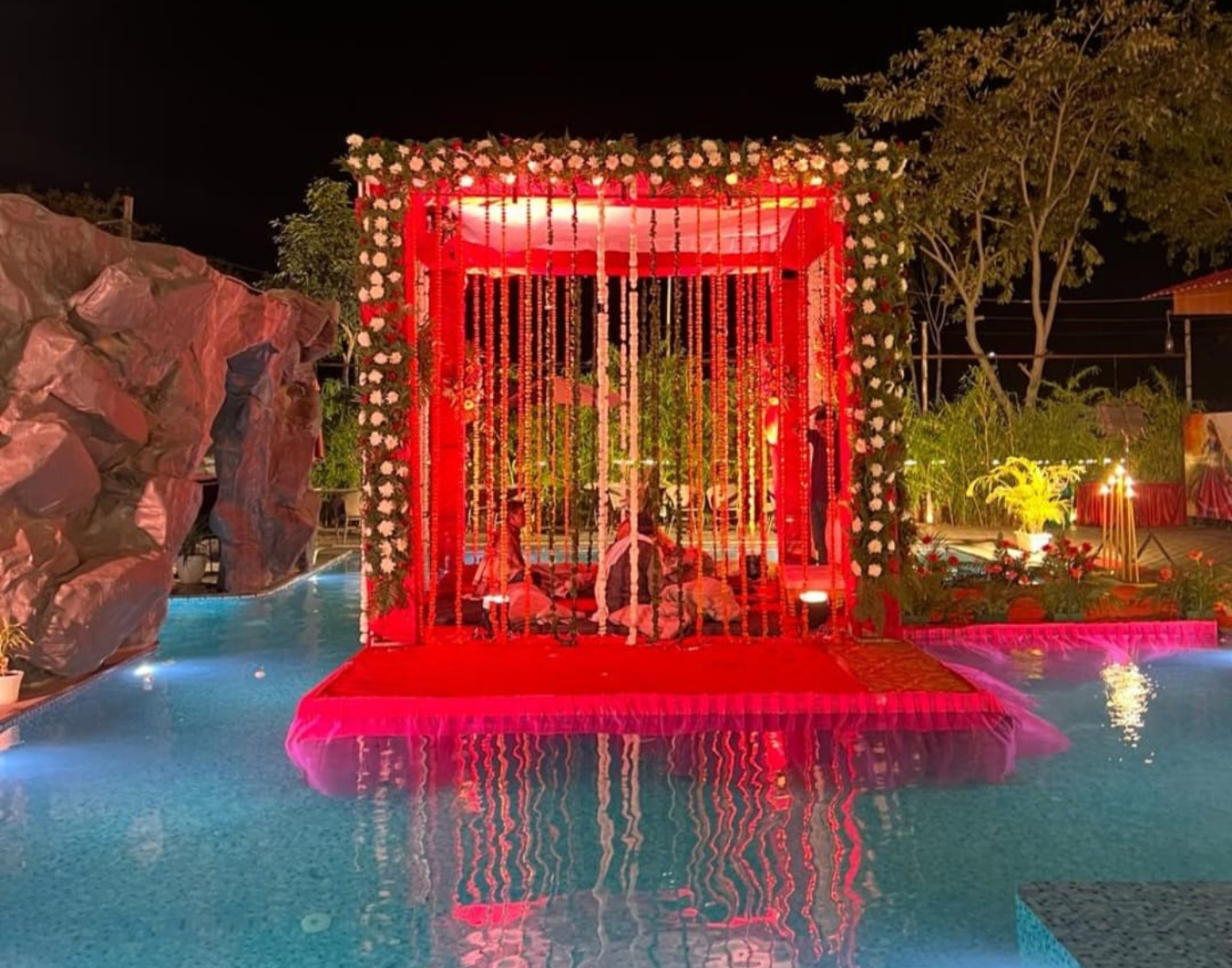 Wedding at Poolside